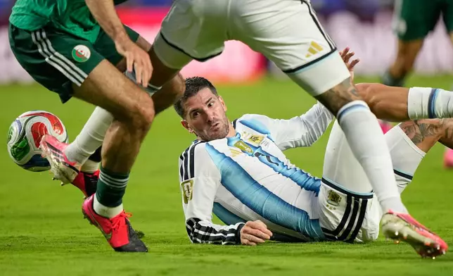 Argentina's Rodrigo de Paul falls as he chases the ball during the World Cup Group J soccer match between Argentina and Algeria in Kansas City, Mo., Tuesday, June 16, 2026. (AP Photo/Charlie Riedel)