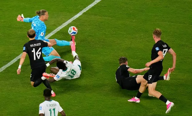 Senegal's Ismaila Sarr (18), scores his side's first goal during the World Cup Group I soccer match between Norway and Senegal in East Rutherford, N.J., near New York, Monday, June 22, 2026. (AP Photo/Seth Wenig)