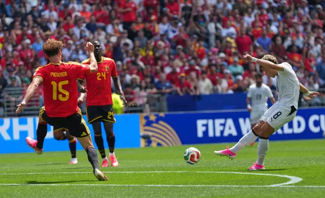 Egypt's Emam Ashour, right, shoot and scores the opening goal of the game during the World Cup Group G soccer match between Belgium and Egypt in Seattle, Monday, June 15, 2026. (AP Photo/Manu Fernandez)