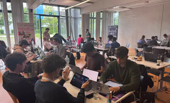 Hong Kong Talent Engage co-organised a hackathon with a local innovation and technology organisation in Munich on June 6 and 7 (Munich time). Photo shows the hackathon being conducted in a group format, with shortlisted finalists competing in four categories, namely FinTech, HealthTech, Smart City, and Artificial Intelligence and Robotics. Source: HKSAR Government Press Releases