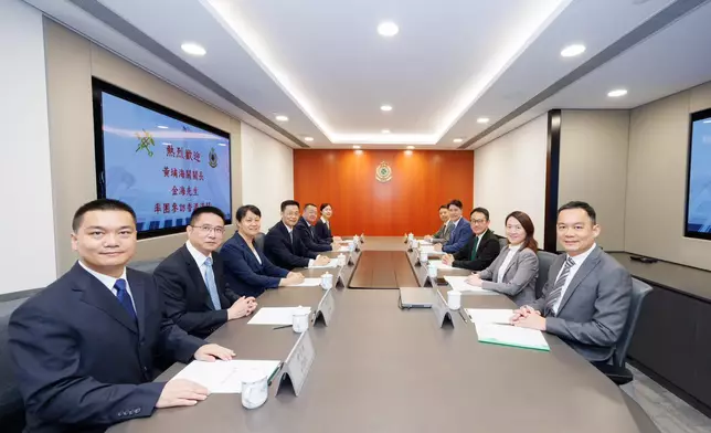 Commissioner of Customs and Excise meets Director General in Huangpu Customs District  Source: HKSAR Government Press Releases