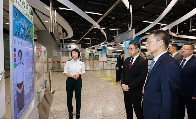 Commissioner of Customs and Excise meets Director General in Huangpu Customs District  Source: HKSAR Government Press Releases