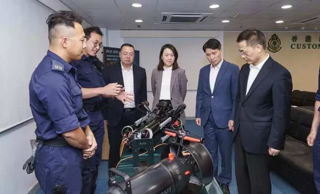 Commissioner of Customs and Excise meets Director General in Huangpu Customs District  Source: HKSAR Government Press Releases
