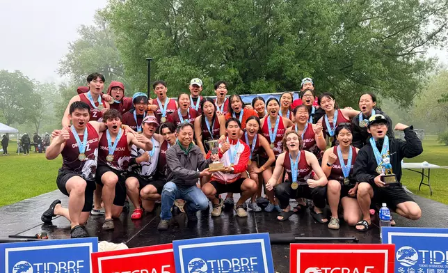 Supported by the Hong Kong Economic and Trade Office (Toronto) (Toronto ETO), the 38th Toronto International Dragon Boat Race Festival was held on the Centre Island in Toronto, Canada on June 13 and 14 (Toronto time). Photo shows the Director of Toronto ETO, Mr Wong (front row, fifth left), presenting awards to the winning team of the Hong Kong Cup. Source: HKSAR Government Press Releases