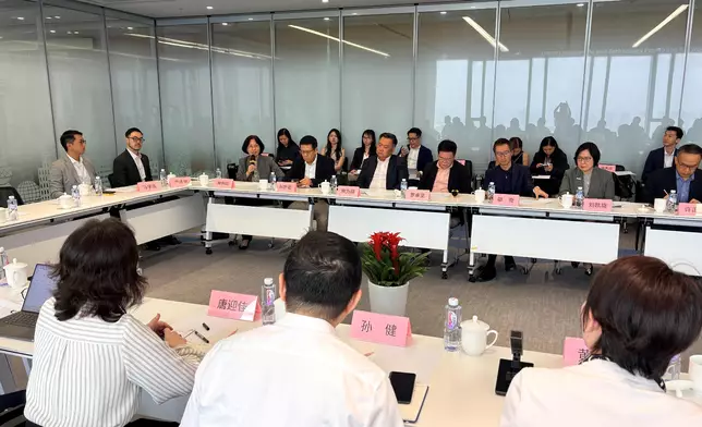 The Secretary for Financial Services and the Treasury, Mr Christopher Hui, and the financial delegation arrived in Shanghai and visited the Shanghai Pudong Service Center for Overseas Investment yesterday (June 17). Photo shows members of the delegation exchanging views with representatives of Chinese Mainland enterprises in a seminar and introducing to them Hong Kong's strengths in financial market and legal and other professional services, as well as the various support available while going global via Hong Kong. Source: HKSAR Government Press Releases