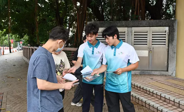 Hong Kong Customs conducts interdepartmental anti-illicit cigarette publicity campaigns in Yau Tong and Lok Fu Source: HKSAR Government Press Releases