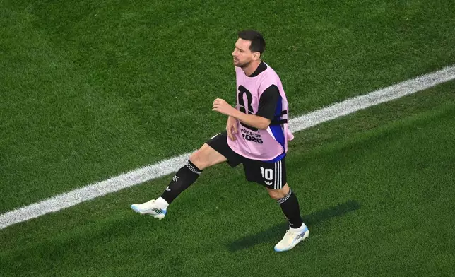 Argentina's Lionel Messi (10) warms up on the sidelines during the World Cup Group J soccer match between Jordan and Argentina in Arlington, Texas, near Dallas, Saturday, June 27, 2026. (AP Photo/Jessica Tobias)