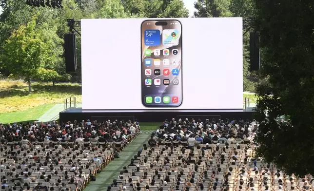 People attend the annual World Wide Developers Conference at Apple's headquarters in Cupertino, Calif., Monday, June 8, 2026. (AP Photo/Noah Berger)