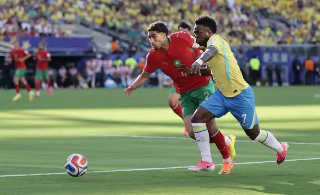 Brazil's Vinicius Junior (7) battles for posession against Morocco's Achraf Hakimi (2) in the first half during the World Cup Group C soccer match between Brazil and Morocco in East Rutherford, N.J., near New York, Saturday, June 13, 2026. (AP Photo/Adam Hunger)