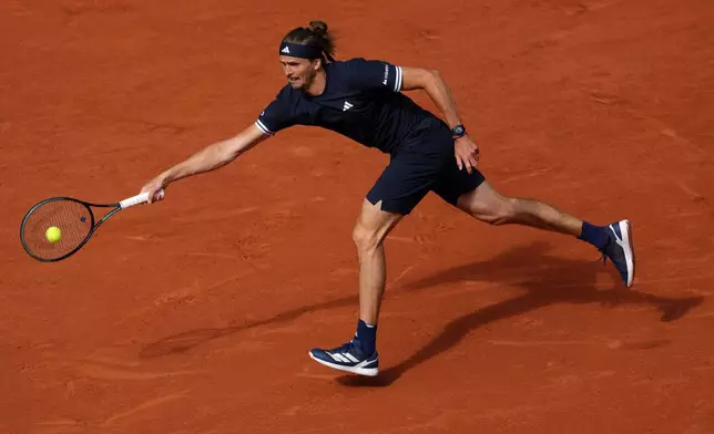 Germany's Alexander Zverev returns to Czech Republic's Jakub Mensik during the semifinal tennis match at the French Open in Paris, Friday, June 5, 2026. (AP Photo/Aurelien Morissard)