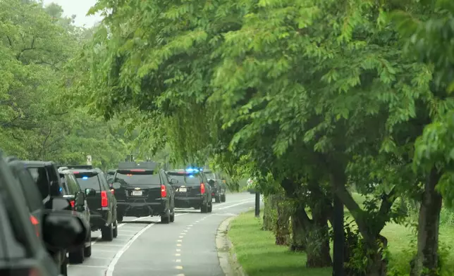 A motorcade for President Donald Trump arrives to tour East Potomac Park golf course, Sunday, June 28, 2026, in Washington. (AP Photo/Mark Schiefelbein)