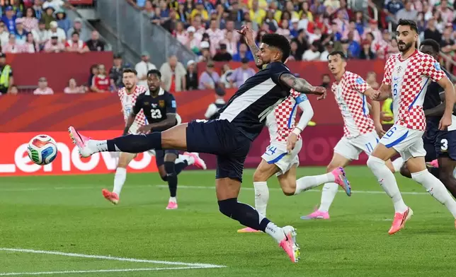 Panama's Andres Andrade (16) tries reach the ball during the World Cup Group L soccer match between Panama and Croatia in Toronto, Tuesday, June 23, 2026. (AP Photo/Stephanie Scarbrough)