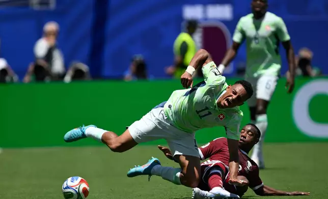 Switzerland's Dan Ndoye. left, is brought down by Qatar's Assim Madibo during the World Cup Group B soccer match between Qatar and Switzerland in Santa Clara, Calif., near San Francisco, Saturday, June 13, 2026. (AP Photo/Eakin Howard)