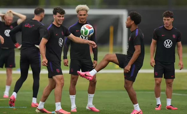 United States' Giovanni Reyna, center left, Antonee Robinson, center, and Tyler Adams practice during a training session ahead of their FIFA World Cup match against Bosnia in Irvine, Calif., Monday, June 29, 2026. (AP Photo/Andre Penner)
