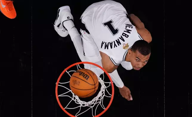 San Antonio Spurs forward Victor Wembanyama scores a basket against the New York Knicks during the second half of Game 2 of the NBA Finals basketball series, Friday, June 5, 2026, in San Antonio. (AP Photo/Eric Gay)