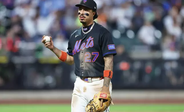 New York Mets first baseman Mark Vientos (27) holds the baseball after an error during the sixth inning of a baseball game against the Chicago Cubs, Thursday, June 25, 2026, in New York. (AP Photo/Heather Khalifa)