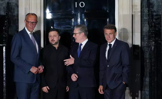 Britain's Prime Minister Keir Starmer, second from right, France's President Emmanuel Macron, right, Ukrain'e President Volodymyr Zelenskyy, second from left, and Germany's Chancellor Friedrich Merz, pose for photos on the doorstep of 10 Downing Street after their meeting in London, Sunday, June 7, 2026. (AP Photo/Alberto Pezzali)