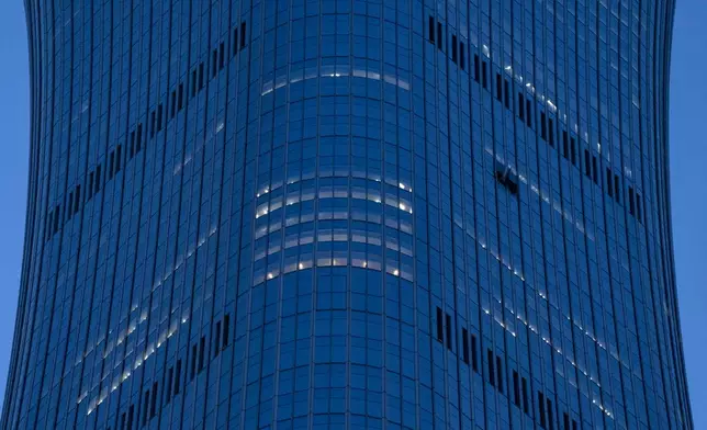 The surface of the Citic Tower also known as Zun Tower is damaged in Beijing, Cina, Friday, June 26, 2026. (AP Photo/Han Guan Ng) ///