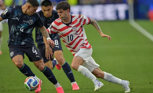 United States' Christian Pulisic (10) runs with the ball during the World Cup Group D soccer match between the United States and Paraguay in Inglewood, Calif., near Los Angeles, Friday, June 12, 2026. (AP Photo/Jayne Kamin-Oncea)