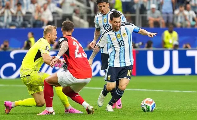 Argentina's Lionel Messi, right, dribbles the ball past Austria goalkeeper Alexander Schlager to score his side's second goal during the World Cup Group J soccer match between Argentina and Austria in Arlington, Texas, near Dallas, Monday, June 22, 2026. (AP Photo/Julio Cortez)