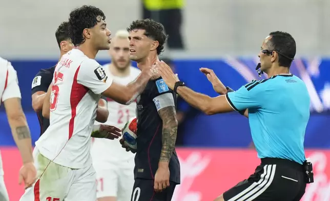 United States' Christian Pulisic, center, and Turkey's Ozan Kabak argue during the World Cup Group D soccer match in Inglewood, Calif., near Los Angeles, Thursday, June 25, 2026. (AP Photo/Andre Penner)