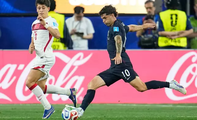 United States' Christian Pulisic (10) kicks the ball during the World Cup Group D soccer match between Turkey and the United States in Inglewood, Calif., near Los Angeles, Thursday, June 25, 2026. (AP Photo/Gregory Bull)