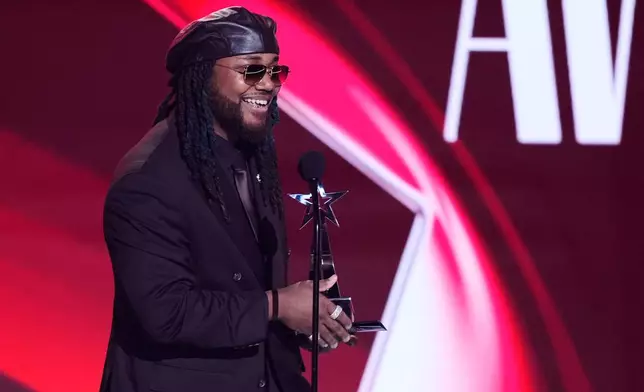 Leon Thomas accepts the award for best male R&B/pop artist during the BET Awards on Sunday, June 28, 2026, at the Peacock Theater in Los Angeles. (AP Photo/John Locher)