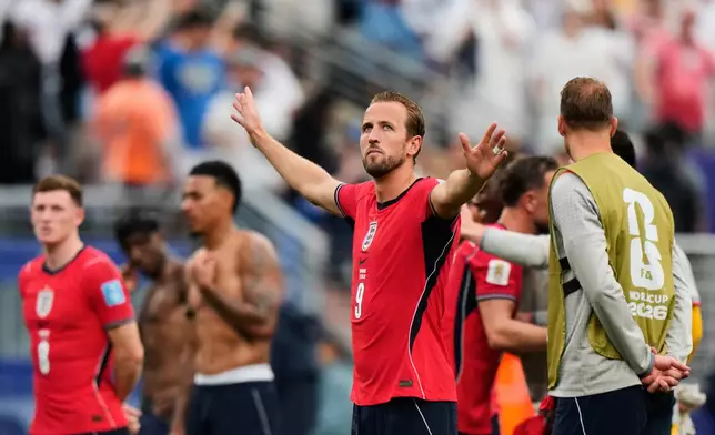 England's Harry Kane (9) salutes fans after the World Cup Group L soccer match between Panama and England in East Rutherford, N.J., near New York, Saturday, June 27, 2026. (AP Photo/Steve Luciano)