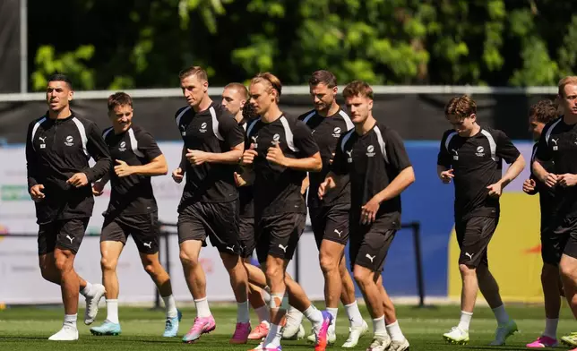 New Zealand players work out during a training session on the eve of the team's World Cup soccer match against Egypt, Saturday, June 20, 2026, in Vancouver, British Columbia. (AP Photo/Abbie Parr)
