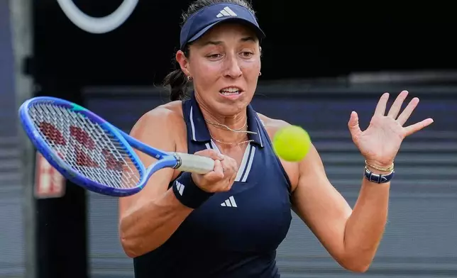 Jessica Pegula of the U.S returns the ball as she plays against Czech Republic's Linda Noskova during the final match at the WTA 500 Berlin Open tennis tournament at the Steffi Graf Stadium, in Berlin, Germany, Sunday, June 21, 2026. (AP Photo/Ebrahim Noroozi)