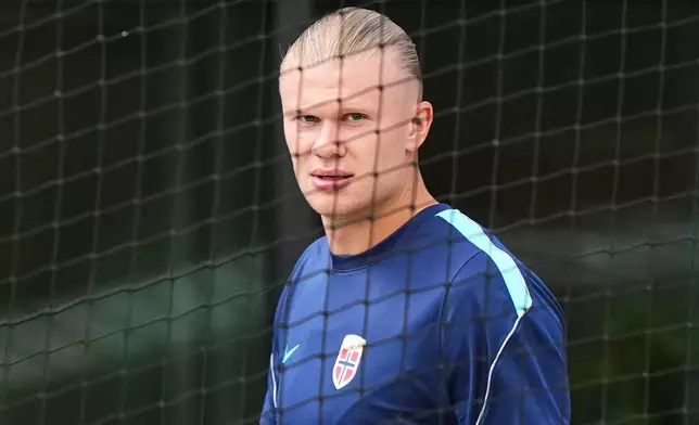 Norway's Erling Haaland arrives during a training session ahead of the World Cup Group I soccer match between Iraq and Norway in Foxborough, Mass., near Boston, Monday, June 15, 2026. (AP Photo/Martin Meissner)
