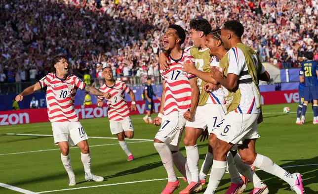 United States' Malik Tillman (17) celebrates with teammates after scoring on a free kick during the World Cup round of 32 soccer match between the United States and Bosnia in Santa Clara, Calif., near San Francisco, Wednesday, July 1, 2026. (AP Photo/Martin Meissner)