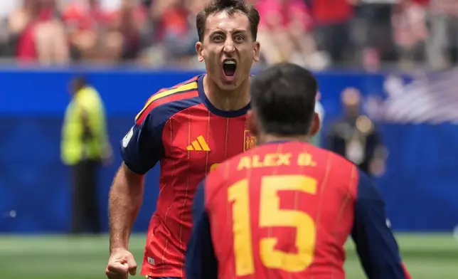 Spain's Mikel Oyarzabal, facing, celebrates with Alex Baena (15) after scoring his side's opening goal during the World Cup round of 32 soccer match between Spain and Austria in Inglewood, Calif., near Los Angeles, Thursday, July 2, 2026. (AP Photo/Jae C. Hong)
