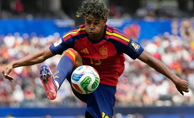 Spain's Lamine Yamal (19) controls the ball during the World Cup quarterfinal soccer match between Spain and Belgium in Inglewood, Calif., near Los Angeles, Friday, July 10, 2026. (AP Photo/Andre Penner)