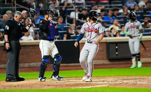 Atlanta Braves' Jim Jarvis, center right, scores during the sixth inning in the second baseball game of a doubleheader, against the New York Mets, Wednesday, July 29, 2026, in New York (AP Photo/Eduardo Munoz Alvarez)