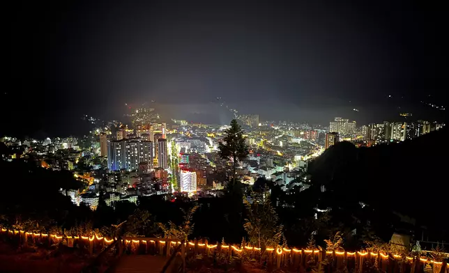 The Dapingshang Scenic Area after nightfall, Photo by Bastille Post