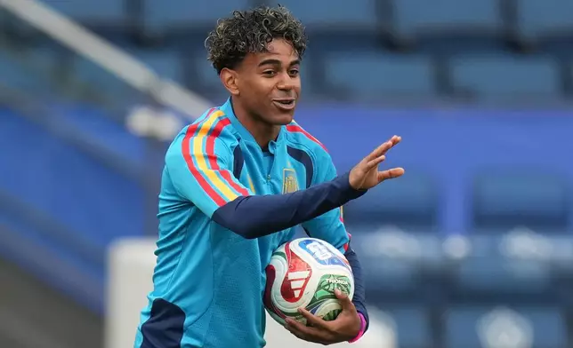 Spain's Lamine Yamal attends training session ahead of a FIFA World Cup round of 32 soccer match against Austria in Carson, Calif., Wednesday, July 1, 2026. (AP Photo/Andre Penner)