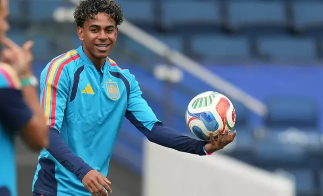 Spain's Lamine Yamal attends training session ahead of a FIFA World Cup round of 32 soccer match against Austria in Carson, Calif., Wednesday, July 1, 2026. (AP Photo/Andre Penner)