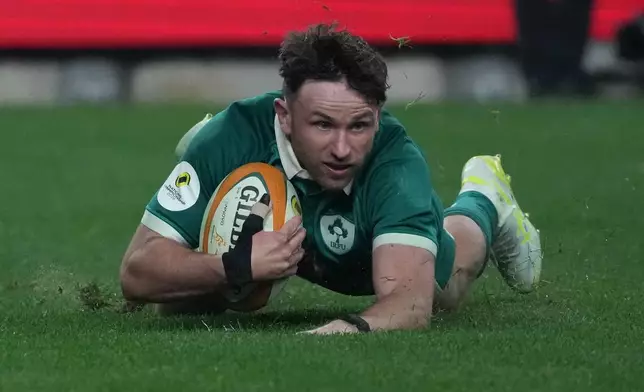 Ireland's Hugo Keenan scores his sides fourth try during the Nations Championship rugby international between Australia and Ireland in Sydney, Saturday July, 4, 2026. (AP Photo/Mark Baker)