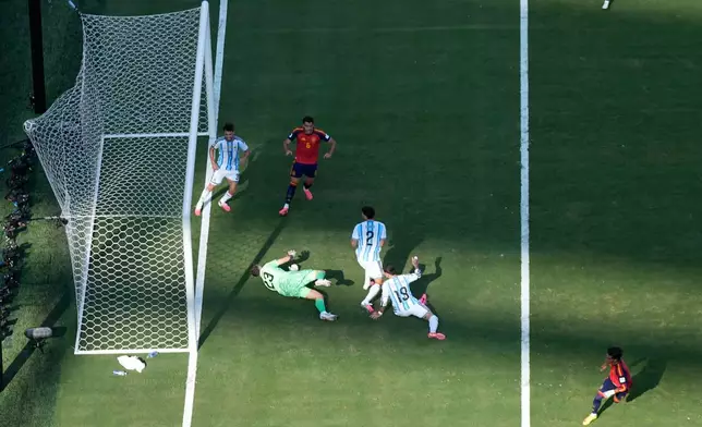 Spain's Ferran Torres (7) scores their first goal during the World Cup final soccer match between Spain and Argentina in East Rutherford, N.J., near New York, Sunday, July 19, 2026. (AP Photo/Matt Slocum)