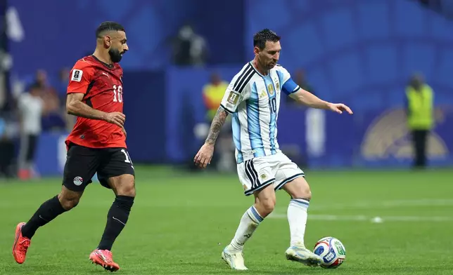 Argentina's Lionel Messi controls the ball under the watch of Egypt's Mohamed Salah, left, during the World Cup round of 16 soccer match between Argentina and Egypt in Atlanta, Tuesday, July 7, 2026. (AP Photo/Colin Hubbard)