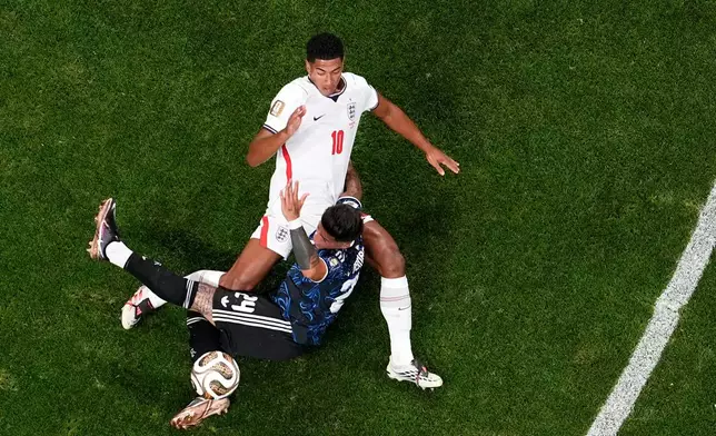 England's Jude Bellingham, top, and Argentina's Enzo Fernández collide during the World Cup semifinal soccer match between England and Argentina in Atlanta, Wednesday, July 15, 2026. (AP Photo/George Walker IV)