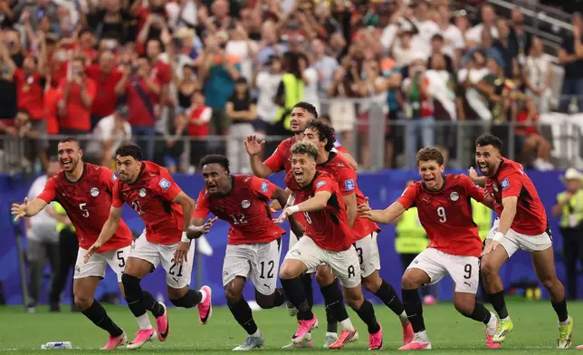 Egypts players celebrate after their teammate Hossam Abdelmaguid (4) score the winning penalty during World Cup round of 32 soccer match between Australia and Egypt in Arlington, Texas, near Dallas, Tuesday, Friday, July 3, 2026. (AP Photo/Sam Hodde)