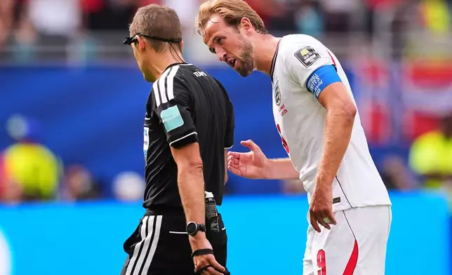 England's Harry Kane (9) speaks with referee Clement Turpin, of France, during the World Cup quarterfinal soccer match between Norway and England in Miami Gardens, Fla., Saturday, July 11, 2026. (AP Photo/Julio Cortez)