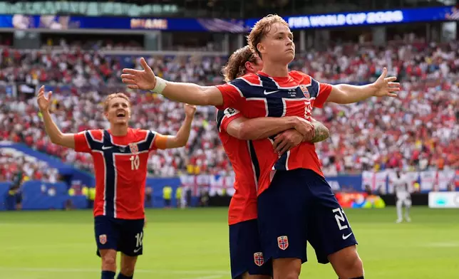 Andreas Schjelderup (21) celebrates scoring their first goal the World Cup quarterfinal soccer match between Norway and England in Miami Gardens, Fla., Saturday, July 11, 2026. (AP Photo/George Walker IV)