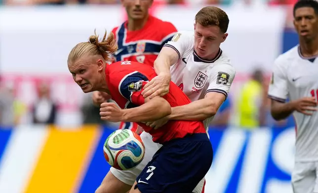Norway's Erling Haaland, left, is fouled by England's Elliot Anderson during the World Cup quarterfinal soccer match between Norway and England in Miami Gardens, Fla., Saturday, July 11, 2026. (AP Photo/Rebecca Blackwell)