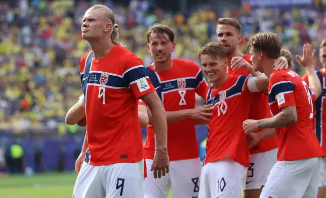 Norway's Erling Haaland (9) celebrates with teammates after scoring their first goal during the World Cup round of 16 soccer match between Brazil and Norway in East Rutherford, N.J., near New York, Sunday, July 5, 2026. (AP Photo/Pamela Smith)