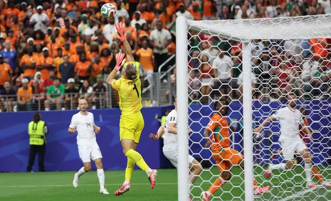 Norway goalkeeper Oerjan Nyland (1) saves the ball during the FIFA World Cup Round of 32 soccer match between Ivory Coast and Norway in Arlington, Texas, near Dallas, Tuesday, June 30, 2026.(AP Photo/Gareth Patterson)