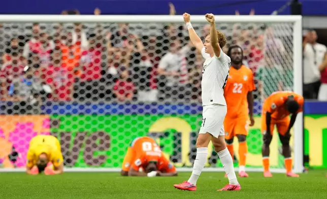 Norway's Andreas Schjelderup (21) celebrates after the victory over Ivory Coast in the World Cup round of 32 soccer match in Arlington, Texas, near Dallas, Tuesday, June 30, 2026.(AP Photo/Tony Gutierrez)