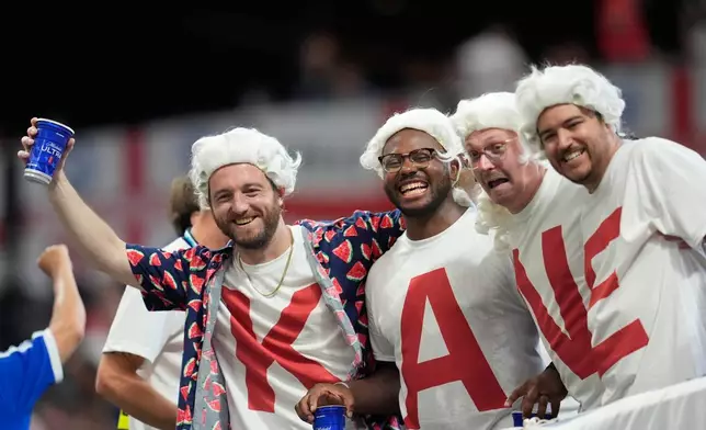 Fans of England cheer prior the World Cup round of 32 soccer match between England and Congo in Atlanta, Wednesday, July 1, 2026. (AP Photo/Mike Stewart)